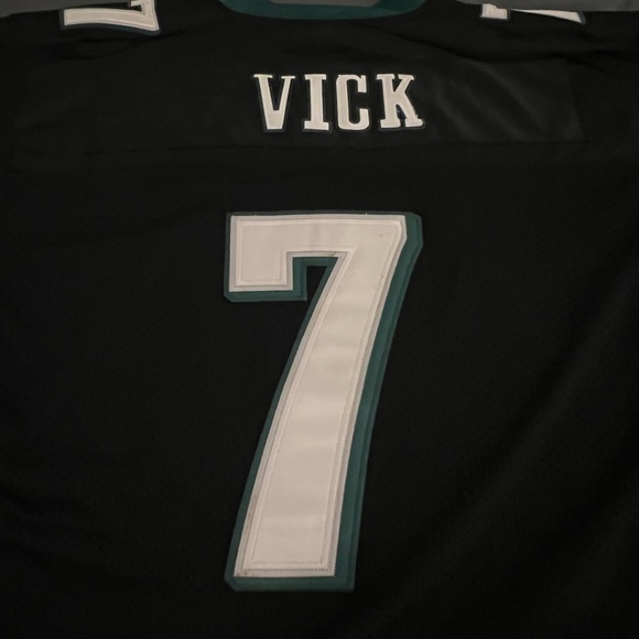 Reebok Men's Black and Green Jersey - Picture 7 of 7